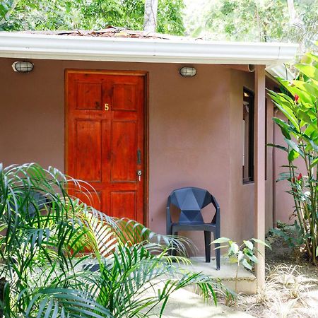 Bambutel Cocles Hotel Puerto Viejo de Talamanca ภายนอก รูปภาพ
