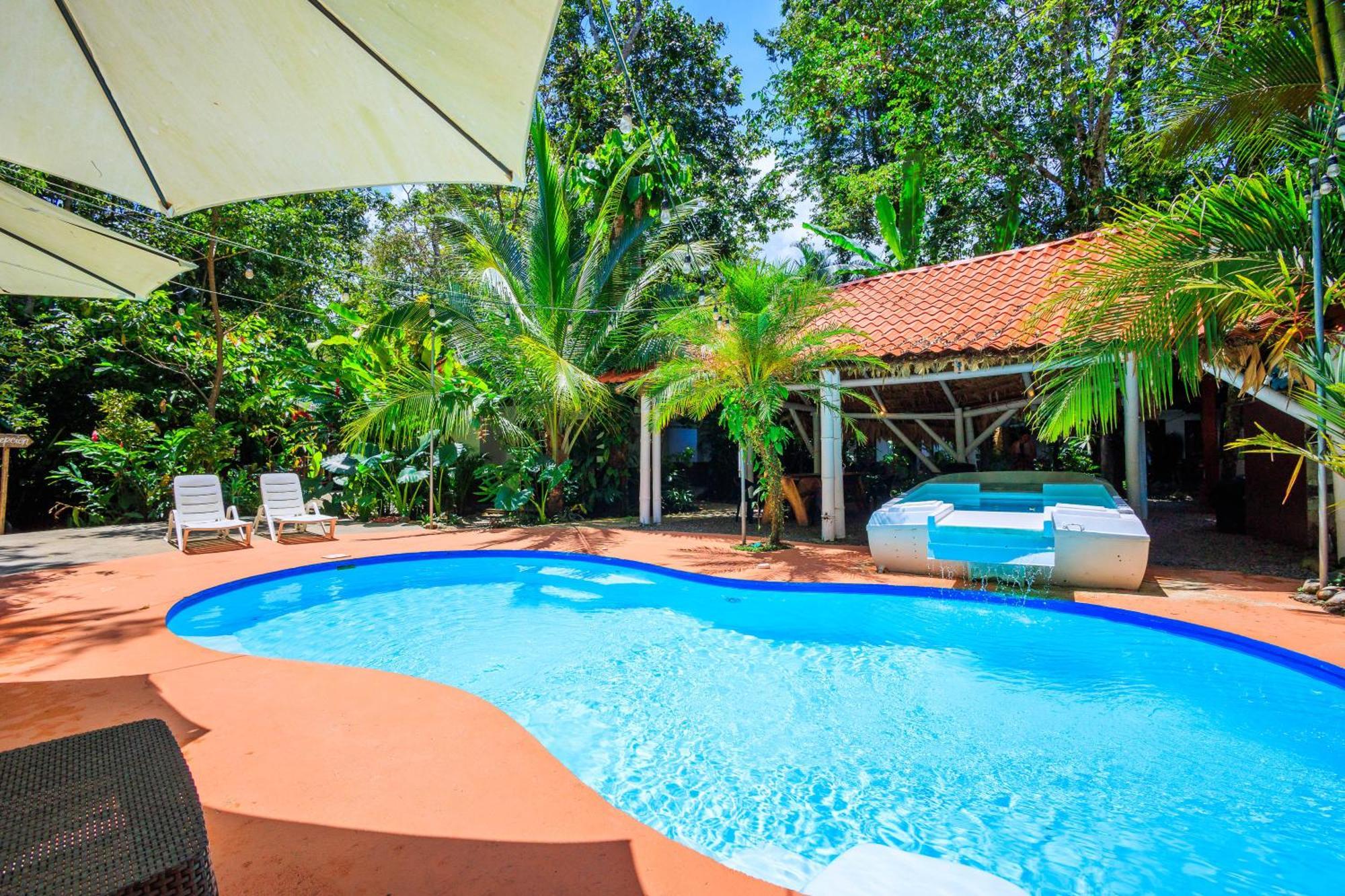 Bambutel Cocles Hotel Puerto Viejo de Talamanca ภายนอก รูปภาพ