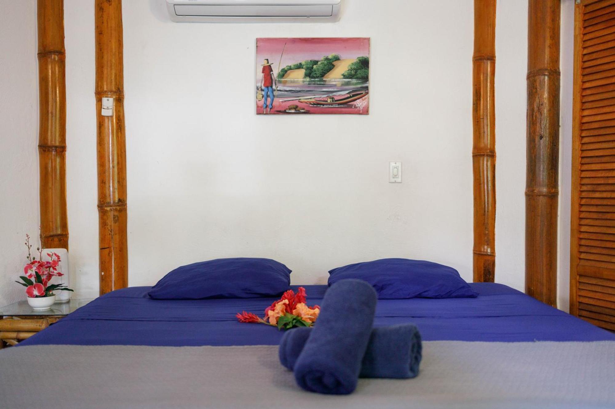 Bambutel Cocles Hotel Puerto Viejo de Talamanca ภายนอก รูปภาพ