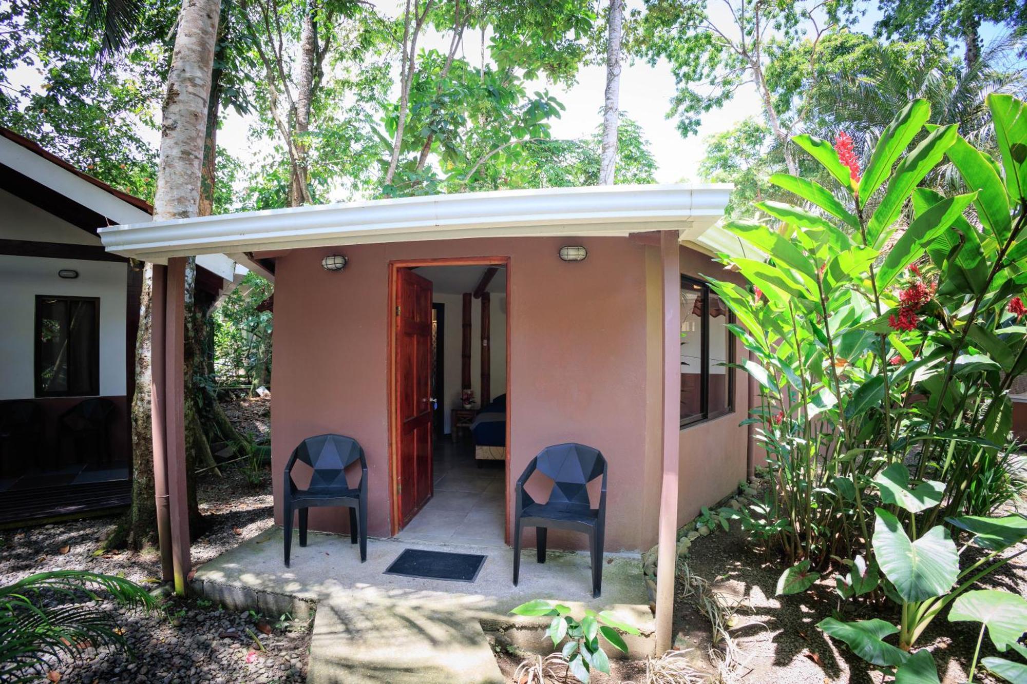 Bambutel Cocles Hotel Puerto Viejo de Talamanca ภายนอก รูปภาพ