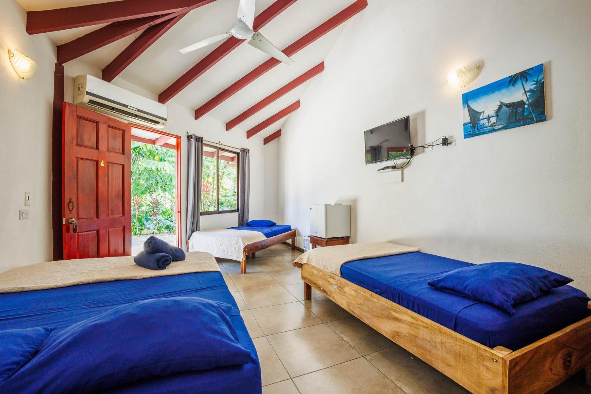 Bambutel Cocles Hotel Puerto Viejo de Talamanca ภายนอก รูปภาพ