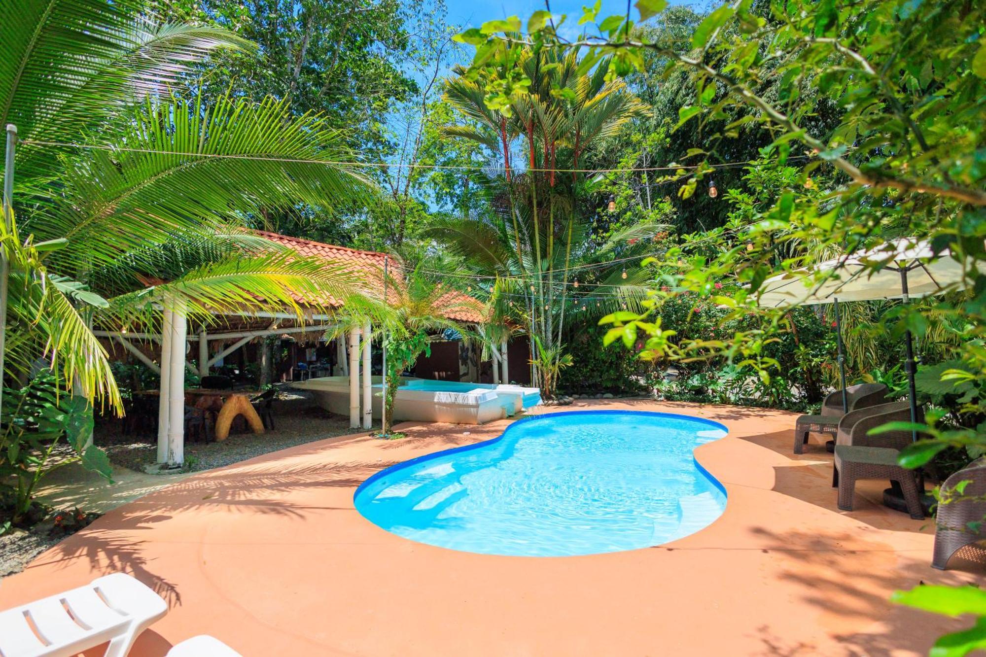 Bambutel Cocles Hotel Puerto Viejo de Talamanca ภายนอก รูปภาพ