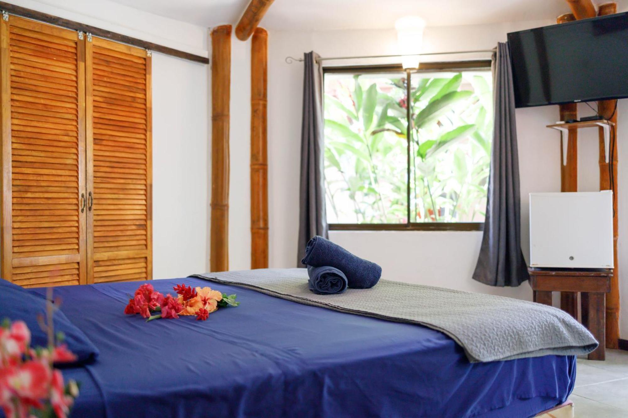 Bambutel Cocles Hotel Puerto Viejo de Talamanca ภายนอก รูปภาพ
